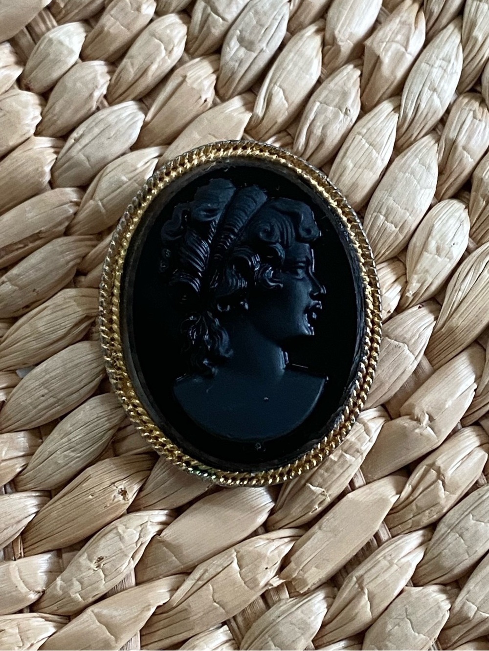 VTG 60s Black Glass Cameo Brooch Pendant Victorian Revival Gold Tone Rope Trim